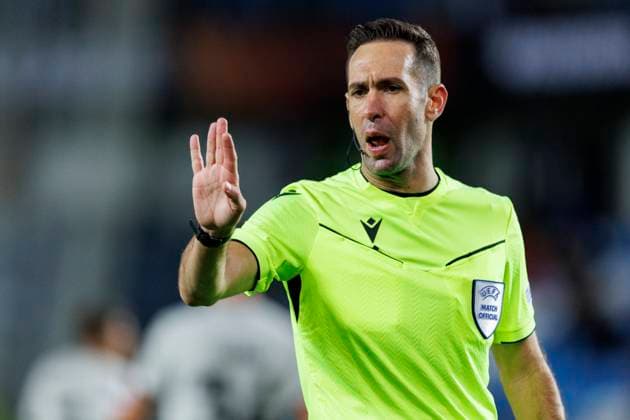 UEFA Europa League i fotball 2023: Molde - Bayer Leverkusen (1-2) Molde 20231005. Dommer Anastasios Papapetrou under Europa League kampen i fotball mellom Molde og Bayer Leverkusen pa Aker Stadion. Foto: Svein Ove Ekornesvag NTB Molde Norge EDITORIAL USE ONLY. RESTRICTED USE FOR BETTING COMPANIES Ref:_SPO6wViyWf2hhQ.jpg  Copyright: xSveinxOvexEkornesvagx xNTBx