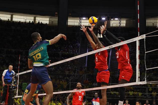 Pré Olímpico de Vôlei Brasil x Cuba RIO DE JANEIRO, RJ - 06.10.2023: PRÉ OLÍMPICO DE VÔLEI BRASIL X CUBA - The Brazilian men& 39;s volleyball team returns to the Maracanãzinho court, in Rio de Janeiro, this Friday morning (6) to face the Cuban team, in a game valid for Group A of the Pre-Olympic Volleyball Tournament. It is worth remembering that only the top two in each group guarantee qualification for the Paris 2024 Olympic Games, Olympische Spiele, Olympia, OS (Photo: Lorando Labbe Fotoarena) x2444088x  LorandoxLabbe