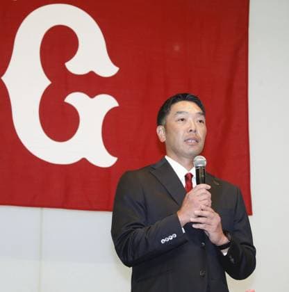 Baseball: Giants new manager Abe New Yomiuri Giants manager Shinnosuke Abe speaks during his first press conference, PK, Pressekonferenz after taking up the post in Tokyo on Oct. 6, 2023.  A14AA0001985619P