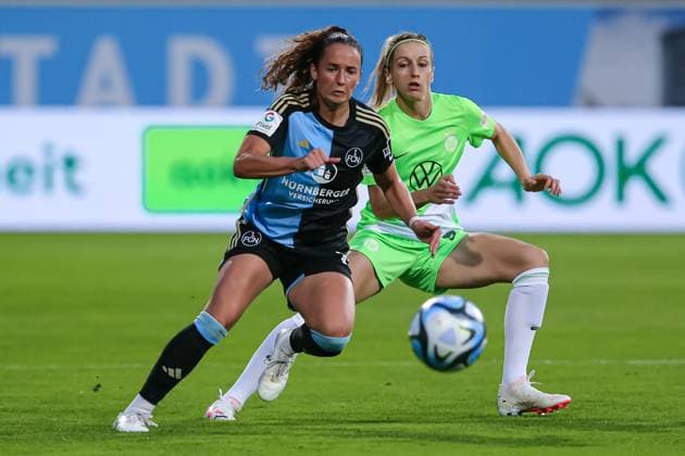 f l Elena Mühlemann 1 FC Nürnberg, 14 and Kathrin Hendrich Kathy, VfL Wolfsburg, 4 in duel, duel, dynamic, action, game scene, THE DFB DIRECTIVES PROHIBIT ANY USE OF PHOTOGRAPHS AS IMAGE SEQUENCES AND OR QUASI VIDEO , 06 10 2023, Wolfsburg Germany , Football , Google Pixel Womens Bundesliga , VfL Wolfsburg 1 FC Nürnberg xobx