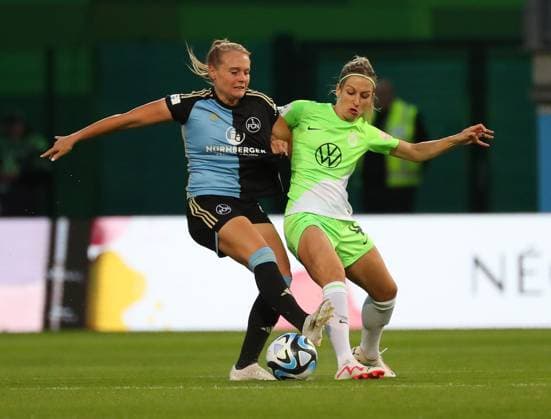 VfL vs Nuremberg, BL Women Wolfsburg, 06 10 2023, FOOTBALL VfL Wolfsburg vs 1 FC Nuremberg, Google Pixel Women Bundesliga, Season 2023 24 Kerstin Bogenschütz FC Nuremberg , Kathrin Hendrich VfL Wolfsburg Wolfsburg