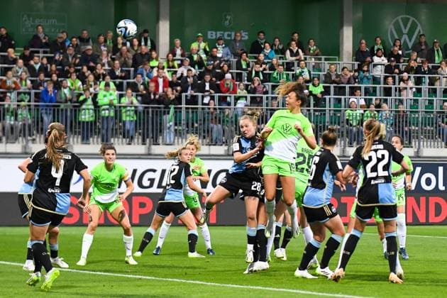 Soccer I Women I Season 2023 2024 I 3 Matchday I VfL Wolfsburg 1 FC Nuremberg I 06 10 2023 Fenna Kalma 19, VfL Wolfsburg scores the 1 0 for the Wolves Wolfsburg AOK Stadium Lower Saxony Germany Copyright: xLobeca InesxHähnelx