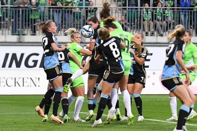 Soccer I Women I Season 2023 2024 I 3 Matchday I VfL Wolfsburg 1 FC Nuremberg I 06 10 2023 Fenna Kalma 19, VfL Wolfsburg scores the 1 0 for VfL Wolfsburg Wolfsburg AOK Stadium Lower Saxony Germany Copyright: xLobeca InesxHähnelx