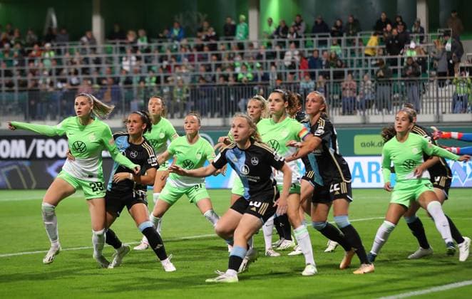 VfL vs Nuremberg, BL Women Wolfsburg, 06 10 2023, FOOTBALL VfL Wolfsburg vs 1 FC Nuremberg, Google Pixel Women Bundesliga, Season 2023 24 Dominique Janssen VfL Wolfsburg , Jule Brand VfL Wolfsburg , Katja Pöschl FC Nuremberg , Nuria Rabano VfL Wolfsburg Wolfsburg