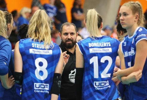BAU 06 10 2023 Stuttgart Volleyball Allianz MTV Stuttgart vs VC Wiesbaden, coach Konstantin Bitter Stuttgart, center