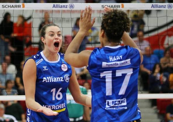 BAU 06 10 2023 Stuttgart Volleyball Allianz MTV Stuttgart vs VC Wiesbaden, v l Kayla Haneline and Alexis Hart Stuttgart are looking forward to