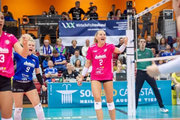 Jaidyn Blanchfield VC Wiesbaden, 02 , li Rene Sain VC Wiesbaden, 09 cheers Allianz MTV Stuttgart VC Wiesbaden, sports, volleyball, Bundesliga, women, VBL, season 2023 24, game 1, 06 10 2023, Stuttgart SCHARRena , DEU Allianz MTV Stuttgart VC Wiesbaden, sports, volleyball, Bundesliga, women, VBL, season 2023 24, game 1, 06 10 2023, Stuttgart SCHARRena , DEU Stuttgart Copyright: xSandyxDinkelackerx EP_SDR