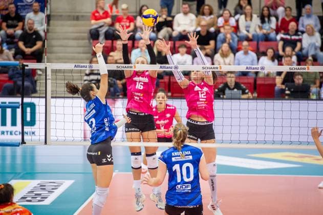 Maria Segura Palleres Allianz MTV Stuttgart, 03 against Wiesbaden block of Izabella Rapacz VC Wiesbaden, 16 and Nina Herelova VC Wiesbaden, 12 Allianz MTV Stuttgart VC Wiesbaden, Sports, Volleyball, Bundesliga, Women, VBL, Season 2023 24, Game 1, 06 10 2023, Stuttgart SCHARRena , DEU Allianz MTV Stuttgart VC Wiesbaden, Sports, Volleyball, Bundesliga, Women, VBL, Season 2023 24, Game 1, 06 10 2023, Stuttgart SCHARRena , DEU Stuttgart Copyright: xSandyxDinkelackerx EP_SDR