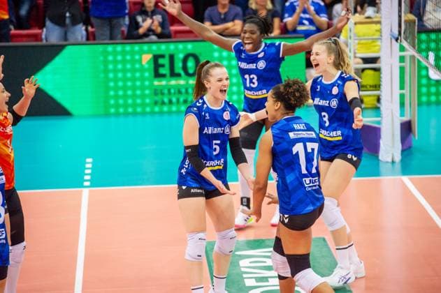 Corina Glaab Allianz MTV Stuttgart, 05 , Krystal Rivers Allianz MTV Stuttgart, 13 , Alexis Hart Allianz MTV Stuttgart, 17 , Monique Strubbe Allianz MTV Stuttgart, 08 , vl , Jubel Allianz MTV Stuttgart VC Wiesbaden, Sport, Volleyball, Bundesliga, Women, VBL, Season 2023 24, Game 1, 06 10 2023, Stuttgart SCHARRena , DEU Allianz MTV Stuttgart VC Wiesbaden, Sports, Volleyball, Bundesliga, Women, VBL, Season 2023 24, Game 1, 06 10 2023, Stuttgart SCHARRena , DEU Stuttgart Copyright: xSandyxDinkelackerx EP_SDR