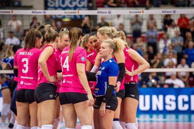Rene Sain VC Wiesbaden, 09 and team disappointed after narrow loss to MTV Stuttgart Allianz MTV Stuttgart VC Wiesbaden, sports, volleyball, Bundesliga, women, VBL, season 2023 24, game 1, 06 10 2023, Stuttgart SCHARRena , DEU Allianz MTV Stuttgart VC Wiesbaden, sports, volleyball, Bundesliga, women, VBL, season 2023 24, game 1, 06 10 2023, Stuttgart SCHARRena , DEU Stuttgart Copyright: xSandyxDinkelackerx EP_SDR