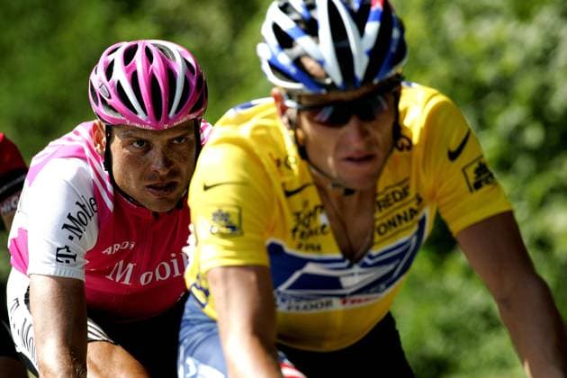Tour de France 2004 CYCLING : TOUR DE FRANCE 2004 ULLRICH Jan ( GER ) ARMSTRONG Lance ( USA ) YELLOW JERSEY MAILLOT JAUNE GELE TRUI STAGE ETAPE RIT 17 : BOURG-D&acute;OISANS - LE GRAND BORNAND RONDE VAN FRANKRIJK LE GRAND BORNAND FRANCE FRANKRIJK  Copyright: xx 132965
