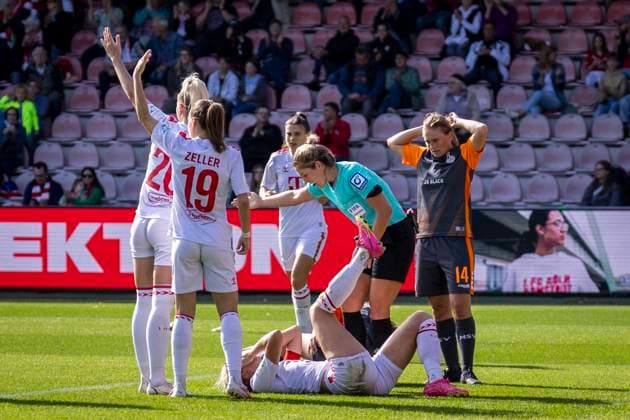 GOOGLE PIXEL Womens Bundesliga 1 FC Köln MSV Duisburg Sharon Beck 1 FC Koeln, Nr 10 injured after her goal to 1 0 GOOGLE PIXEL Womens Bundesliga 1 FC Köln MSV Duisburg, 3 Matchday, on 07 10 2023 at Franz Kremer Stadium in Koeln DFL REGULATIONS PROHIBIT ANY USE OF PHOTOGRAPHS AS IMAGE SEQUENCES AND OR QUASI VIDEO Copyright: xBEAUTIFULxSPORTS LeahxKohringx