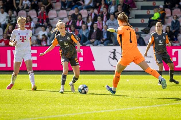 GOOGLE PIXEL Womens Bundesliga 1 FC Köln MSV Duisburg Sharon Beck 1 FC Koeln, Nr 10 , Paula Flach MSV Duisburg, Nr 5 and Ena Mahmutovic MSV Duisburg, Nr 1 GOOGLE PIXEL Womens Bundesliga 1 FC Köln MSV Duisburg, 3 Matchday, on 07 10 2023 at Franz Kremer Stadium in Koeln DFL REGULATIONS PROHIBIT ANY USE OF PHOTOGRAPHS AS IMAGE SEQUENCES AND OR QUASI VIDEO Copyright: xBEAUTIFULxSPORTS LeahxKohringx