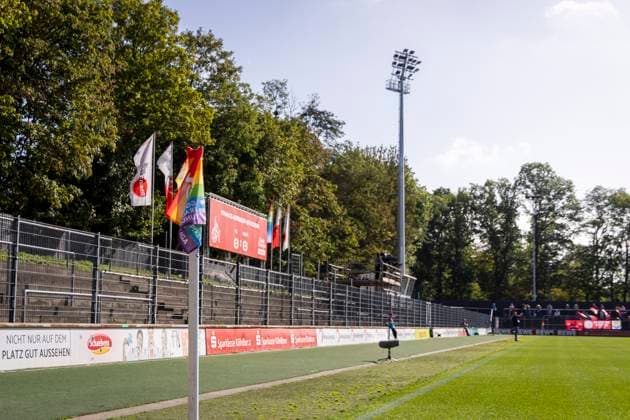 GOOGLE PIXEL Womens Bundesliga 1 FC Köln MSV Duisburg New spotlight at Franz Kremer Stadium GOOGLE PIXEL Womens Bundesliga 1 FC Köln MSV Duisburg, 3 match day, on 07 10 2023 at Franz Kremer Stadium in Cologne DFL REGULATIONS PROHIBIT ANY USE OF PHOTOGRAPHS AS IMAGE SEQUENCES AND OR QUASI VIDEO Copyright: xBEAUTIFULxSPORTS LeahxKohringx