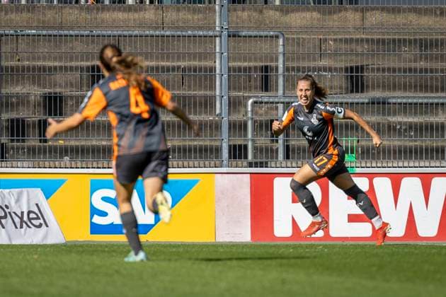 GOOGLE PIXEL Womens Bundesliga 1 FC Köln MSV Duisburg Joy at Kara Bathmann MSV Duisburg, Nr 4 and Yvonne Zielinski MSV Duisburg, Nr 17 GOOGLE PIXEL Womens Bundesliga 1 FC Köln MSV Duisburg, 3 Matchday, on 07 10 2023 at Franz Kremer Stadium in Cologne DFL REGULATIONS PROHIBIT ANY USE OF PHOTOGRAPHS AS IMAGE SEQUENCES AND OR QUASI VIDEO Copyright: xBEAUTIFULxSPORTS LeahxKohringx