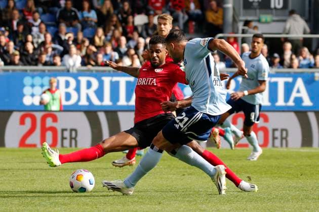 Sport Themen der Woche KW40 Sport Bilder des Tages 07.10.2023, xavx, Fussball 2.Bundesliga, SV Wehen Wiesbaden - Hamburger SV emspor, v.l. Martin Angha (SV Wehen Wiesbaden), Levin Öztunali (Hamburger SV) (DFL DFB REGULATIONS PROHIBIT ANY USE OF PHOTOGRAPHS as IMAGE SEQUENCES and or QUASI-VIDEO) Wiesbaden *** 07 10 2023, xavx, football 2 Bundesliga, SV Wehen Wiesbaden Hamburger SV emspor, v l Martin Angha SV Wehen Wiesbaden , Levin Öztunali Hamburger SV DFL DFB REGULATIONS PROHIBIT ANY USE OF PHOTOGRAPHS as IMAGE SEQUENCES and or QUASI VIDEO Wiesbaden