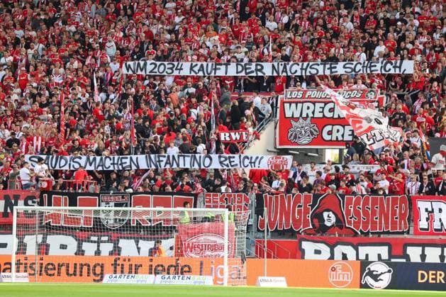 Banner against World Cup 2034 banner against World Cup 2034 in Saudi Arabia of RWE fans World Cup 2034 purchase the next sheikh, Saudis make Infantino rich soccer, 10 matchday 3 league season 2023 2024 Rot Weiss Essen against SC Verl on 07 October 2023 at the stadium on Hafenstraße in Essen North Rhine Westphalia Germany GER final score 0 5 in front of 14 907 spectators