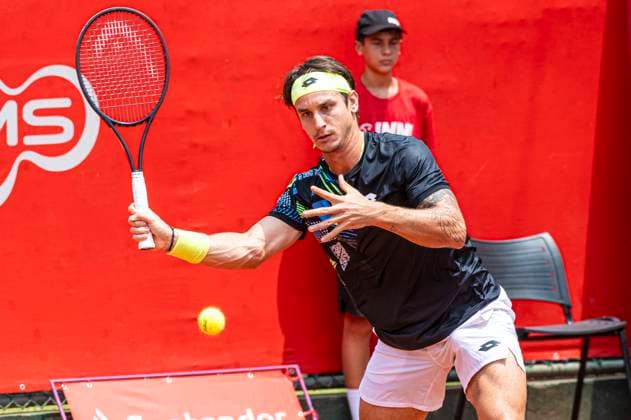 ATP, Tennis Herren Challenger Campinas CAMPINAS, SP - 07.10.2023: ATP CHALLENGER CAMPINAS - CAMILO UGO CARABELLI (ARG) in semi-final at the ATP Challenger Campinas (International Tennis Tournament) held at Sociedade Hípica de Campinas, in the city of Campinas-SP between 2 and 8 10, this Saturday (7). (Photo: Fabio Leoni Fotoarena) x2444760x  FabioxLeoni