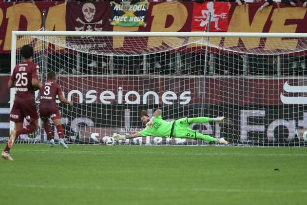 Fußball, FC Metz - OGC Nizza ALEXANDRE OUKIDJA 16 (MTZ) FOOTBALL : Metz vs Nice - Ligue 1 - 07 10 2023 ElyxandroCegarra Panoramic 