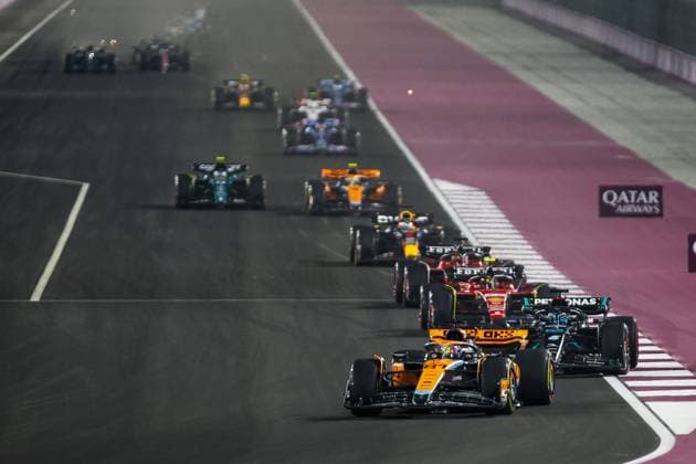 81 PIASTRI Oscar (aus), McLaren F1 Team MCL60, action during the 2023 Formula 1 Qatar Grand Prix, 17th round of the 2023 Formula One World Championship, WM, Weltmeisterschaft from October 6 to 8, 2023 on the Lusail International Circuit, in Doha, Qatar - F1 - QATAR GRAND PRIX 2023 DPPI Panoramic  _R3_8180