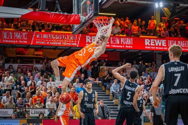 1 Basketball Bundesliga, easyCredit BBL, season 2023 2024, men, main round, 3 matchday, 07 10 2023, RASTA Vechta Tigers Tübingen Johann Grünloh 17 RASTA Vechta at Dunk Vechta RASTA Dome Lower Saxony Germany