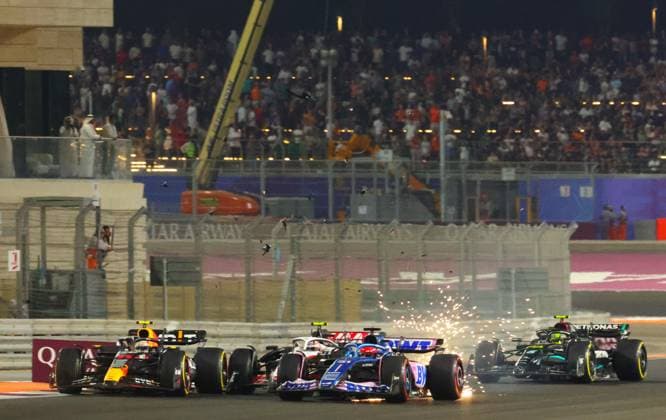 Crash between 11 Sergio Perez MEX, Oracle Red Bull Racing , 27 Nico Hulkenberg DEU, MoneyGram Haas F1 Team and 31 Esteban Ocon FRA, BWT Alpine F1 Team , F1 Grand Prix of Qatar at Lusail International Circuit on October 7, 2023 in Doha, Qatar Photo by HOCH ZWEI Doha Qatar