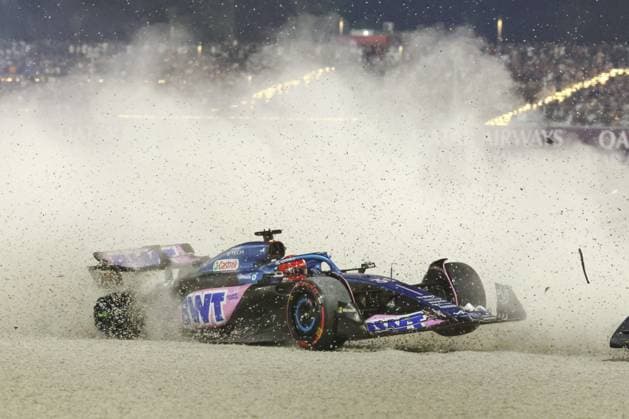 31 OCON Esteban (fra), Alpine F1 Team A523, action crash, accident, during the 2023 Formula 1 Qatar Grand Prix, 17th round of the 2023 Formula One World Championship, WM, Weltmeisterschaft from October 6 to 8, 2023 on the Lusail International Circuit, in Doha, Qatar - F1 - QATAR GRAND PRIX 2023 DPPI Panoramic 00123038_0Y2A9003
