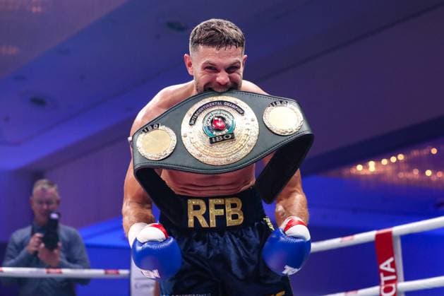 Bilder des Jahres 2023, Sport 10 Oktober Sport Themen der Woche KW40 Sport Bilder des Tages Boxen, IBO Intercontinental Meisterschaft im Cruisergewicht, Roman Fress bezwingt Milosav Savic Roman Fress (GER) - IBO Intercontinental Meisterschaft im Cruisergewicht Roman Fress (GER) vs Miloslav Savic (SRB) SES Boxabend im Maritim Hotel in Magdeburg - Aktion,Boxen,Mann,Männer,Deutschland,07.10.2023 *** Roman Fress GER IBO Intercontinental Cruiserweight Championship Roman Fress GER vs Miloslav Savic SRB SES Boxing evening at the Maritim Hotel in Magdeburg Action,Boxing,Man,Men,Germany,07 10 2023