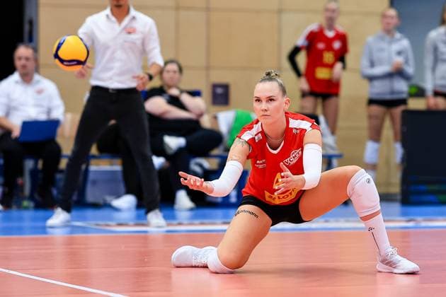 1 Volleyball Bundesliga Women 2023 2024, VC Neuwied 77 Rote Raben Vilsbiburg Hilkka Hujanen VCN, 4 looks frustrated Neuwied RWG Sporthalle Rheinland Pfalz Germany