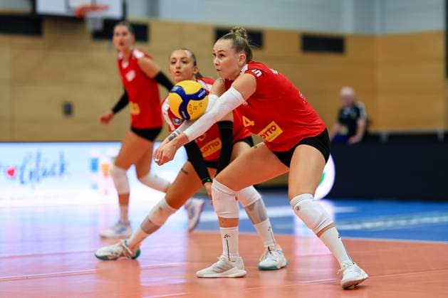 1 Volleyball Bundesliga Women 2023 2024, VC Neuwied 77 Rote Raben Vilsbiburg Hilkka Hujanen VCN, 4 at acceptance Neuwied RWG Sporthalle Rheinland Pfalz Germany