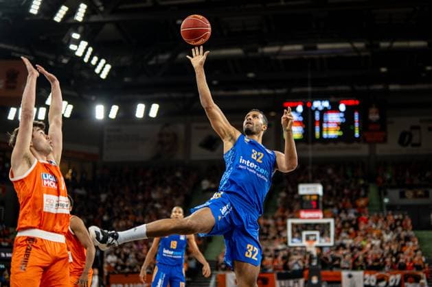 Basketball Ulm 07 10 2023 Season 2023 2024 1 Bundesliga easycredit BBL ratiopharm Ulm Alba Berlin Johannes Thiemann Alba Berlin, No 32 Juan Nunez Ulm, No 17