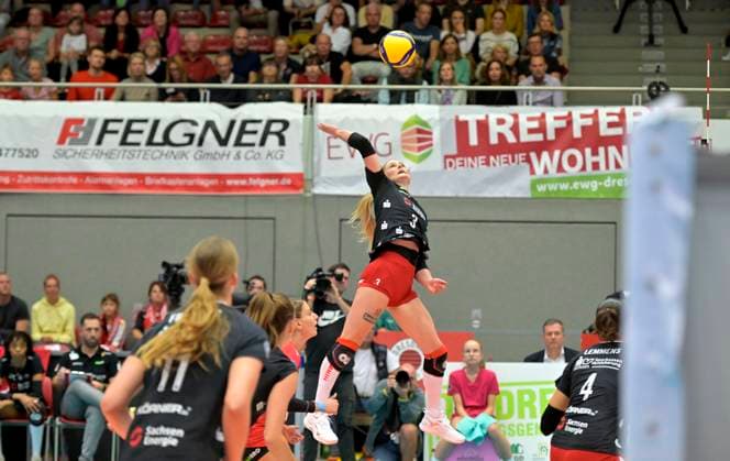 7 10 2023, Dresdens Hesterr Jasper smashes, Volleyball, Bundesliga, Dresdner SC SC Potsdam 0 3, c Dresden Germany