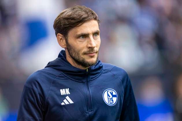 Soccer 2 Bundesliga, season 2023 2024, 9 match day, FC Schalke 04 Hertha BSC Berlin on 08 10 2023 in the Veltins Arena in Gelsenkirchen Schalkes coach Matthias Kreutzer enters the stadium IMPORTANT NOTE According to the requirements of the DFL German Football League and the DFB German Football Association is prohibited in the stadium and or from the game made photographs in the form of sequence pictures and or video-like photo series to exploit or exploit to let Copyright: xKirchner DavidxInderliedx