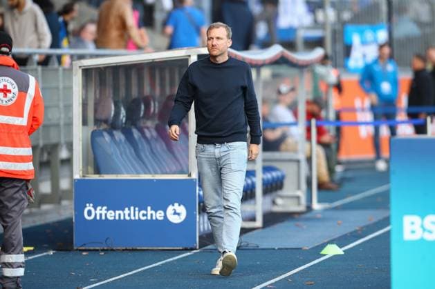 08 10 2023, xtgx, football 2 Bundesliga, football 2 Bundesliga, Eintracht Braunschweig SC Paderborn 07 emspor, v l Benjamin Weber Paderborn, Geschaeftsfuehrer Sport DFL DFB REGULATIONS PROHIBIT ANY USE OF PHOTOGRAPHS as IMAGE SEQUENCES and or QUASI VIDEO Braunschweig