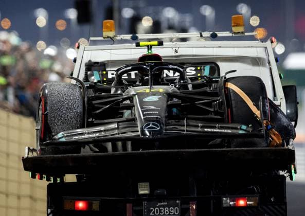 QATAR - Lewis Hamilton (Mercedes) goes off the track during the Formula 1 Grand Prix race at the Lusail International Circuit in Qatar. Max Verstappen became world champion a day earlier during the sprint race. ANP SEM VAN DER WAL Race 2023 2024 xVIxANPxSportx xxANPxIVx 480601533 originalFilename: 480601533.jpg
