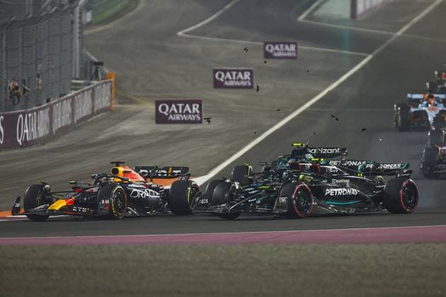 Start of the race, 01 VERSTAPPEN Max (nld), Red Bull Racing RB19, 63 RUSSELL George (gbr), Mercedes AMG F1 Team W14, 44 HAMILTON Lewis (gbr), Mercedes AMG F1 Team W14, crash during the 2023 Formula 1 Qatar Grand Prix, 17th round of the 2023 Formula One World Championship, WM, Weltmeisterschaft from October 6 to 8, 2023 on the Lusail International Circuit, in Doha, Qatar - F1 - QATAR GRAND PRIX 2023 - RACE DPPI Panoramic _R3_8919