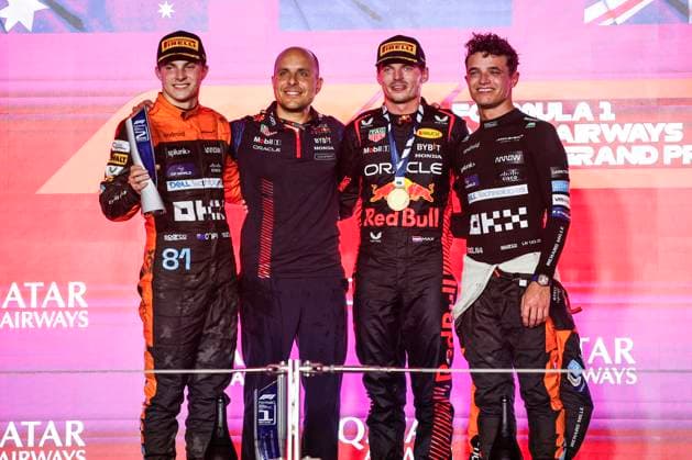 PIASTRI Oscar (aus), McLaren F1 Team MCL60, portrait VERSTAPPEN Max (ned), Red Bull Racing RB19, portrait NORRIS Lando (gbr), McLaren F1 Team MCL60, portrait podium during the 2023 Formula 1 Qatar Grand Prix, 17th round of the 2023 Formula One World Championship, WM, Weltmeisterschaft from October 6 to 8, 2023 on the Lusail International Circuit, in Doha, Qatar - F1 - QATAR GRAND PRIX 2023 - RACE DPPI Panoramic 00123039__R3_9660