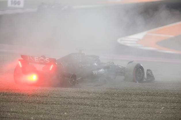 44 HAMILTON Lewis (gbr), Mercedes AMG F1 Team W14, action crash, accident, during the 2023 Formula 1 Qatar Grand Prix, 17th round of the 2023 Formula One World Championship, WM, Weltmeisterschaft from October 6 to 8, 2023 on the Lusail International Circuit, in Doha, Qatar - F1 - QATAR GRAND PRIX 2023 - RACE DPPI Panoramic 00123039__R3_8907