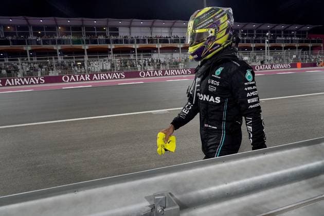 08 10 2023, Losail International Circuit, Doha, Formula 1 Qatar Airways Qatar Grand Prix 2023 ,in picture After his accident Lewis Hamilton GBR , Mercedes AMG Petronas Formula One Team walks back to the paddock Doha Losail International Circuit Qatar  eu-images-506