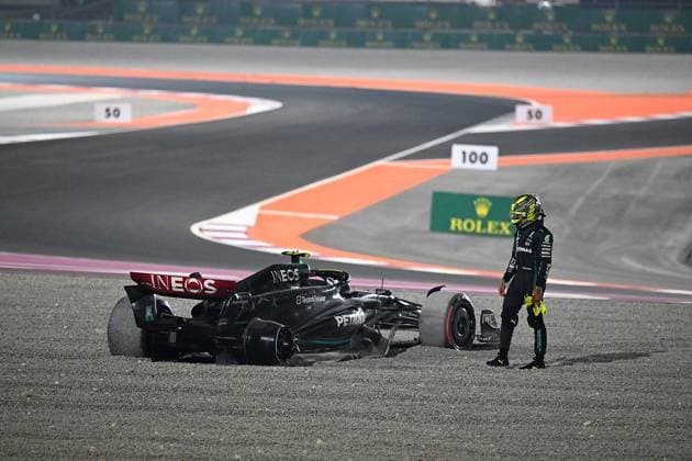 Formula 1 Qatar Airways Qatar Grand Prix 2023 08 10 2023, Losail International Circuit, Doha, Formula 1 Qatar Airways Qatar Grand Prix 2023 ,in the picture race start accident between Lewis Hamilton GBR , Mercedes AMG Petronas Formula One Team and George Russell GBR , Mercedes AMG Petronas Formula One Team nordphotoxGmbHx xBratic nph00250