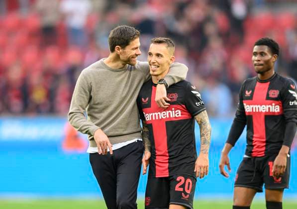 Final cheer LEV, f l coach Xabier ALONSO LEV , Alejandro GRIMALDO LEV Football 1 Bundesliga, Matchday 7, Bayer 04 Leverkusen LEV 1 FC Koeln K 3 0, on 08 10 2023 in Leverkusen Germany DFL regulations prohibit any use of photographs as image sequences and or quasi video Â