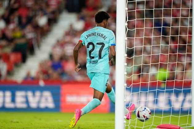 Fußball, FC Granada - FC Barcelona Granada CF v FC Barcelona, Barca - LaLiga EA Sports Lamine Yamal right winger of Barcelona and Spain shooting to goal during the LaLiga EA Sports match between Granada CF and FC Barcelona at Estadio Nuevo Los Carmenes on October 8, 2023 in Granada, Spain. Granada Spain  Copyright: xJosexBretonx originalFilename:breton-granadac231008_npbmL.jpg