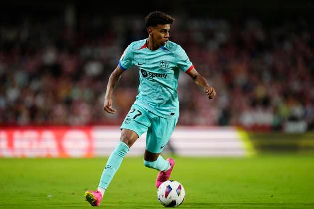 Fußball, FC Granada - FC Barcelona Granada CF v FC Barcelona, Barca - LaLiga EA Sports Lamine Yamal right winger of Barcelona and Spain in action during the LaLiga EA Sports match between Granada CF and FC Barcelona at Estadio Nuevo Los Carmenes on October 8, 2023 in Granada, Spain. Granada Spain  Copyright: xJosexBretonx originalFilename:breton-granadac231008_np8cu.jpg