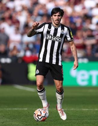 London, England, 8th October 2023. Sandro Tonali of Newcastle United during the Premier League match at the London Stadium, London. Picture credit should read: Paul Terry Sportimage EDITORIAL USE ONLY. No use with unauthorised audio, video, data, fixture lists, club league logos or live services. Online in-match use limited to 120 images, no video emulation. No use in betting, games or single club league player publications. SPI-2638-0091
