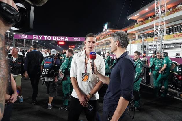 08 10 2023, Losail International Circuit, Doha, Formula 1 Qatar Airways Qatar Grand Prix 2023 ,in picture footballer Julian Draxler Al Ahli SC in interview with Sky Deutschland reporter Peter Hardenacke Doha Losail International Circuit Qatar  eu-images-506