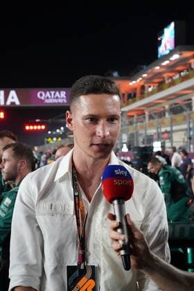 Formula 1 Qatar Airways Qatar Grand Prix 2023 08 10 2023, Losail International Circuit, Doha, Formula 1 Qatar Airways Qatar Grand Prix 2023 ,in picture footballer Julian Draxler Al Ahli SC in interview with Sky Deutschland reporter Peter Hardenacke nordphotoxGmbHx xBratic nph00250