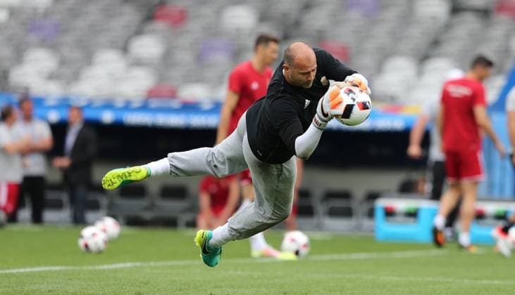 TRAINING HUNGARY IN STADIUM TOULOUSE 20160625 - Toulouse , France TRAINING HUNGARY IN STADIUM TOULOUSE Gabor KIRALY UEFA EURO, EM, Europameisterschaft,Fussball 2016 FRANCE BELGIUM vs HUNGARY DIABLES ROUGES RODE DUIVELS RED DEVILS HONGRIE HONGARIJE BELGIQUE BELGIE BELGIUM SOCCER FOOTBALL VOETBAL TOULOUSE France Frankrijk  Copyright: xVincentxVanxDoornickx 160756