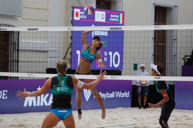Italy Vs Japan Women™s Match - Beach volleyball, Beachvolleyball World Cup October 6, 2023, Tlaxcala, Mexico: Miki Ishii (1) of Japan competes against Claudia Scampoli (2) of team Italy during the Women™s Japan vs Italy match of the Beach Volleyball World Cup. on October 6, 2023 in Tlaxcala, Mexico. (Photo by Essene Hernandez Eyepix Group) Copyright: xEssenexHernandez xEyepixxGroupx EH_09102023_100597