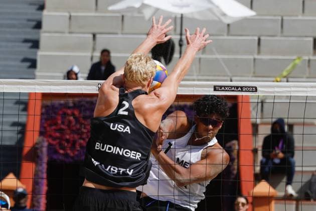 Men™s Match USA Vs Mexico Beach volleyball, Beachvolleyball World Cup October 10, 2023, Tlaxcala, Mexico: Chase Budinger of United States (L) competes against Miguel Sarabia of Mexico (R) during the Beach Volleyball World Cup Men s match between USA and Mexico. on October 10, 2023 in Tlaxcala, Mexico. (Photo by Essene Hernandez Eyepix Group) Copyright: xEssenexHernandez xEyepixxGroupx EH_10102023_100911