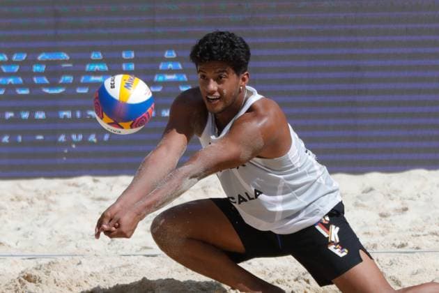 Men™s Match USA Vs Mexico Beach volleyball, Beachvolleyball World Cup October 10, 2023, Tlaxcala, Mexico: Miguel Sarabia of Mexico competes against team United States during the Beach Volleyball World Cup Men s match between USA and Mexico. on October 10, 2023 in Tlaxcala, Mexico. (Photo by Essene Hernandez Eyepix Group) Copyright: xEssenexHernandez xEyepixxGroupx EH_10102023_100929